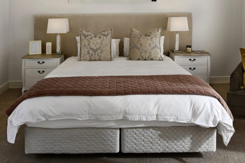 bedroom 5664221 1920 1 e1626092647132